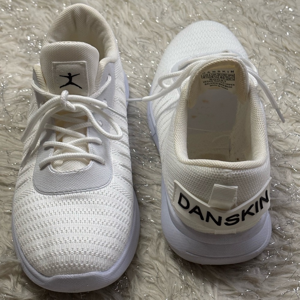 Danskin Boost White/Cream Women’s  Knit Sneakers Size US8.5 UK6.5 EUR40 JPN241/2